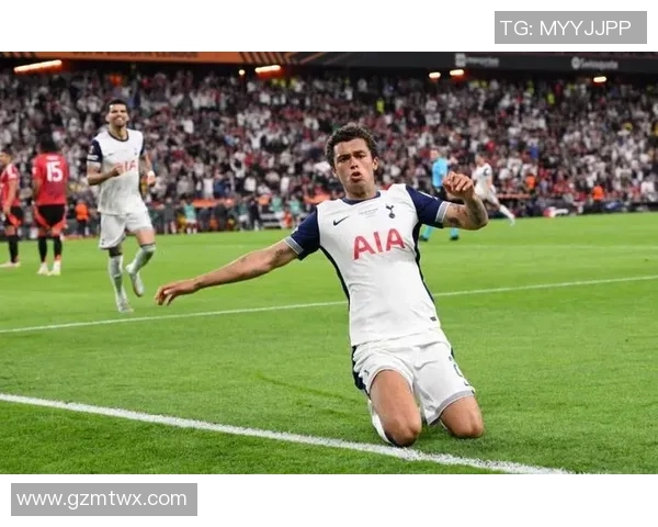 足球百大球星第九名揭秘 他是如何成就传奇的故事